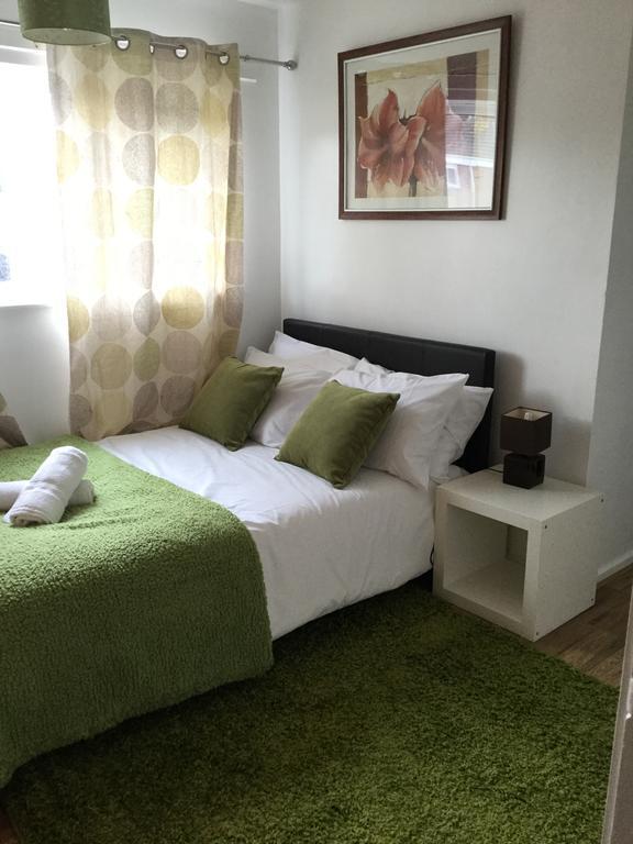 4 Bed House Next To Basildon Town Centreヴィラ エクステリア 写真