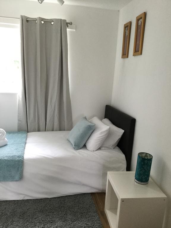 4 Bed House Next To Basildon Town Centreヴィラ エクステリア 写真