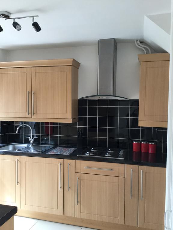4 Bed House Next To Basildon Town Centreヴィラ エクステリア 写真