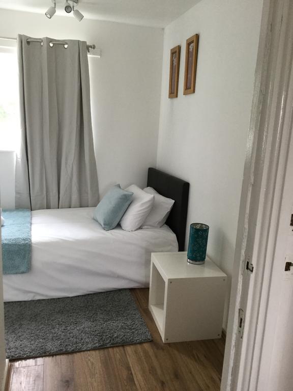 4 Bed House Next To Basildon Town Centreヴィラ エクステリア 写真