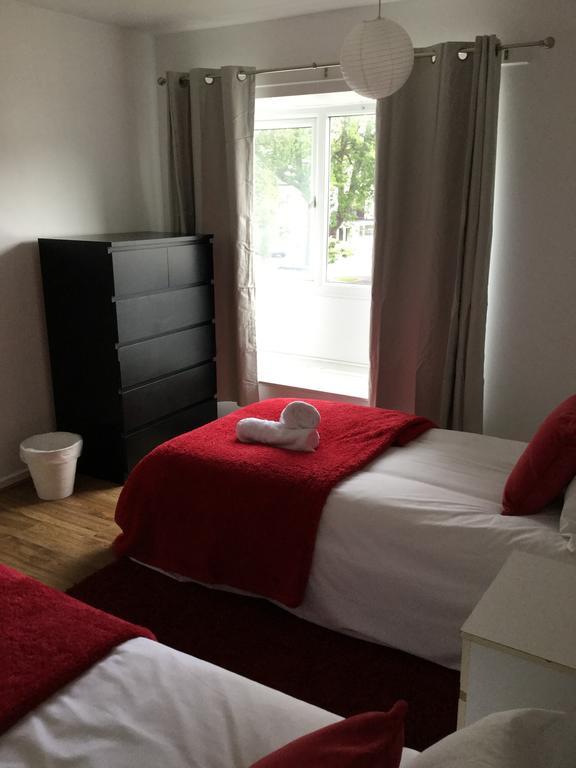4 Bed House Next To Basildon Town Centreヴィラ エクステリア 写真