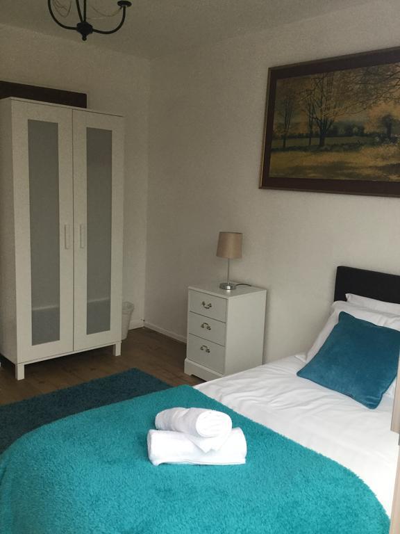 4 Bed House Next To Basildon Town Centreヴィラ エクステリア 写真