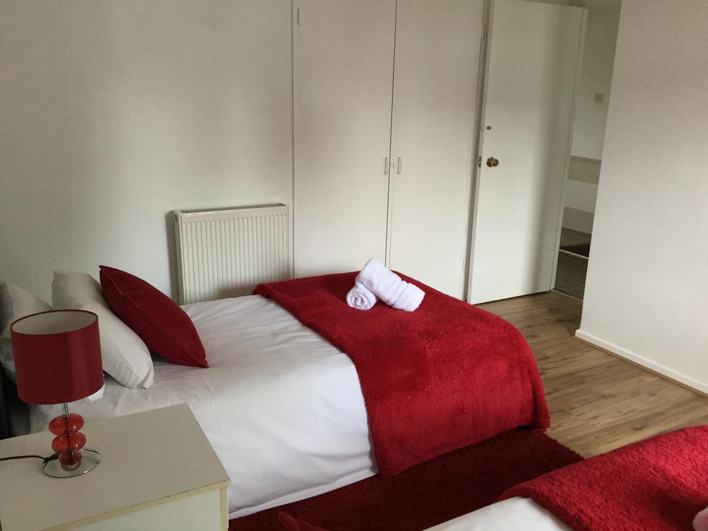 4 Bed House Next To Basildon Town Centreヴィラ エクステリア 写真