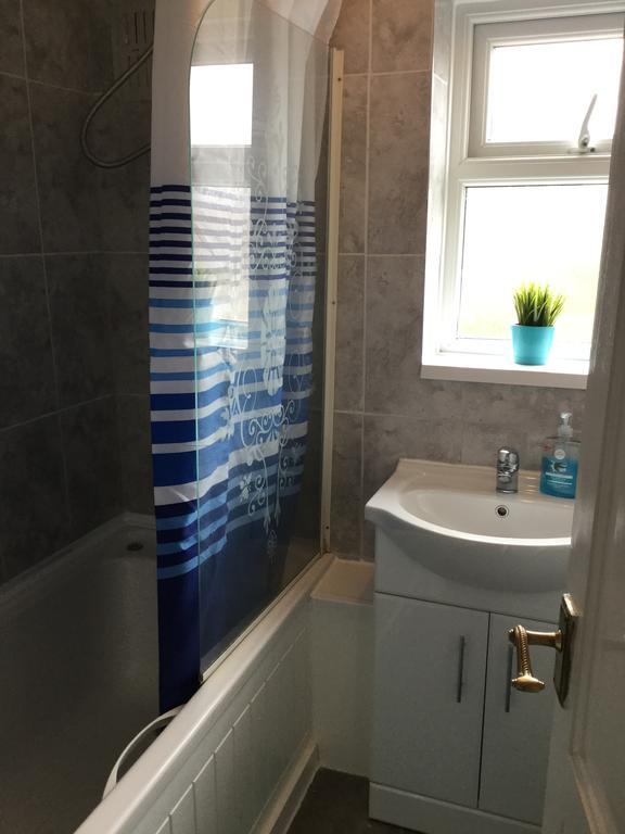 4 Bed House Next To Basildon Town Centreヴィラ エクステリア 写真