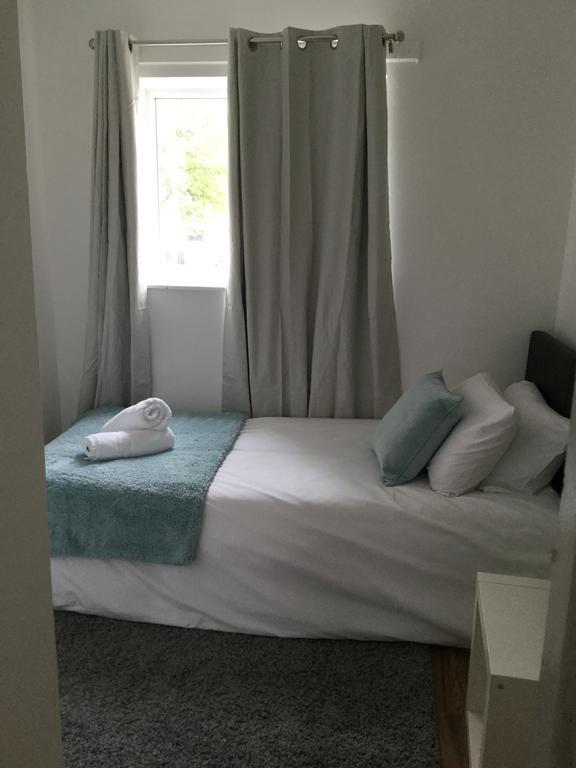 4 Bed House Next To Basildon Town Centreヴィラ エクステリア 写真