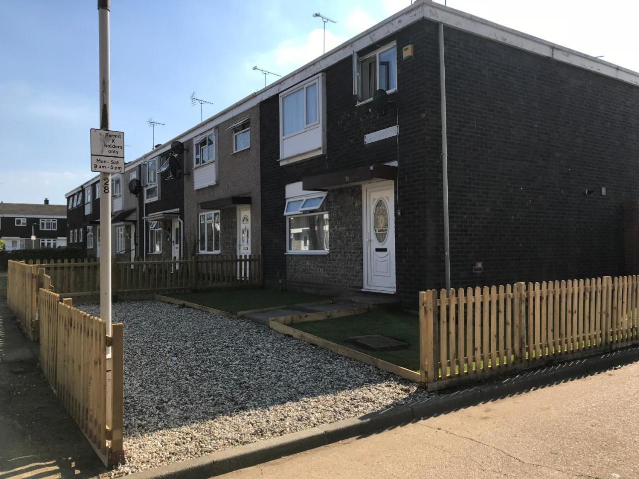4 Bed House Next To Basildon Town Centreヴィラ エクステリア 写真